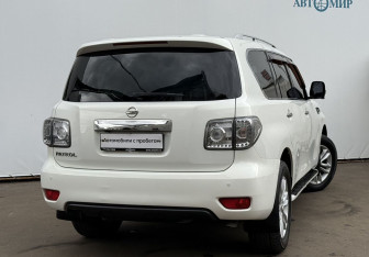 Подержанный автомобиль Nissan Patrol 2011 года (5 фото)