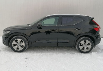 Подержанный автомобиль Volvo XC40 2021 года (8 фото)