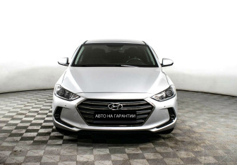 Подержанный автомобиль Hyundai Elantra Sedan 2018 года (2 фото)