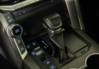 Подержанный автомобиль Toyota Land Cruiser Suv 2022 года (19 фото)