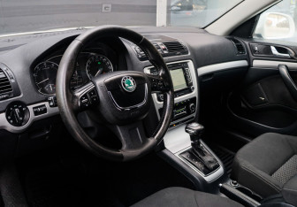 Подержанный автомобиль Skoda Octavia Wagon 2009 года (16 фото)