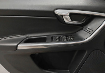 Подержанный автомобиль Volvo XC60 2014 года (15 фото)