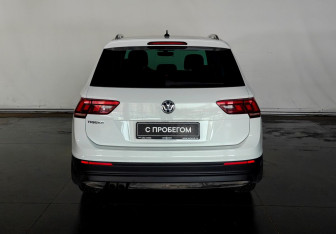 Подержанный автомобиль Volkswagen Tiguan 2018 года (6 фото)