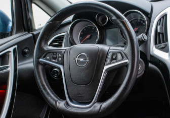 Подержанный автомобиль Opel Astra Hatchback 2013 года (15 фото)