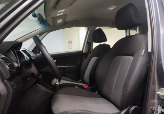 Подержанный автомобиль Kia Venga 2011 года (10 фото)