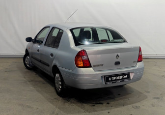 Подержанный автомобиль Renault Clio Sedan 2001 года (6 фото)