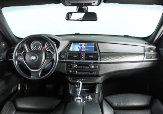 Подержанный автомобиль BMW X6 2013 года (12 фото)