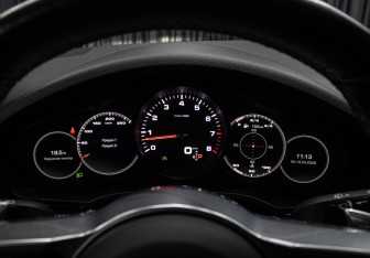 Подержанный автомобиль Porsche Cayenne 2020 года (13 фото)