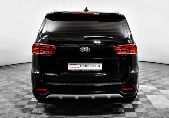 Подержанный автомобиль Kia Carnival 2019 года (6 фото)