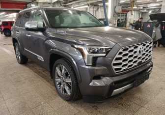 Новый Toyota Sequoia 2025 (2 фото)