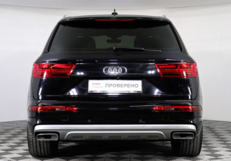 Подержанный автомобиль Audi Q7 2016 года (6 фото)