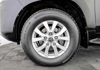Подержанный автомобиль Toyota Land Cruiser Suv 2019 года (18 фото)