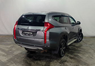 Подержанный автомобиль Mitsubishi Pajero Sport 2017 года (4 фото)
