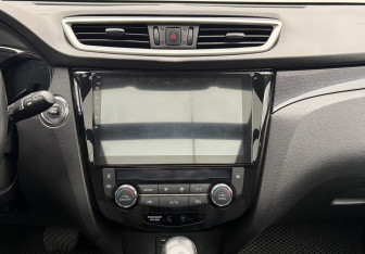 Подержанный автомобиль Nissan X-Trail 2015 года (21 фото)