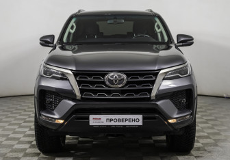 Подержанный автомобиль Toyota Fortuner 2021 года (2 фото)