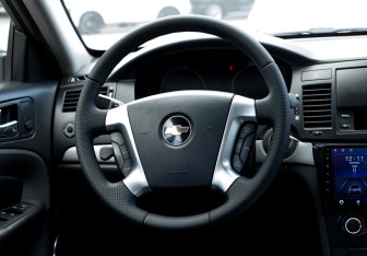 Подержанный автомобиль Chevrolet Epica 2011 года (16 фото)