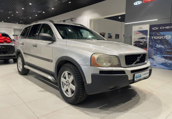 Подержанный автомобиль Volvo XC90 2004 года (3 фото)
