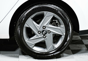 Подержанный автомобиль Hyundai Solaris Sedan 2021 года (8 фото)