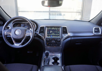 Подержанный автомобиль Jeep Grand Cherokee 2018 года (12 фото)