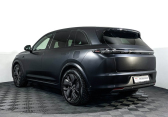 Подержанный автомобиль LiXiang L7 2024 года (7 фото)