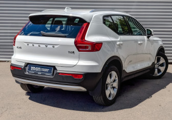 Подержанный автомобиль Volvo XC40 2020 года (5 фото)