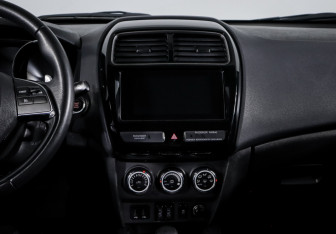 Подержанный автомобиль Mitsubishi ASX 2018 года (13 фото)