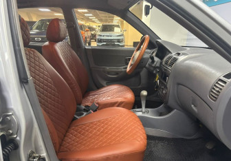 Подержанный автомобиль Hyundai Accent Sedan 2005 года (10 фото)