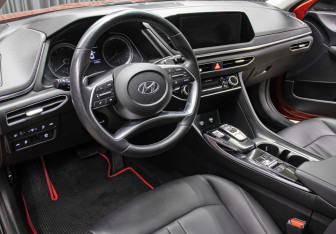 Подержанный автомобиль Hyundai Sonata 2019 года (16 фото)