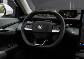 Подержанный автомобиль Changan Lamore 2024 года (11 фото)