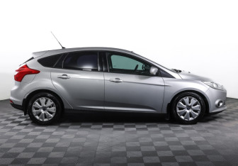 Подержанный автомобиль Ford Focus Hatchback 2013 года (4 фото)