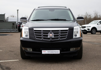 Подержанный автомобиль Cadillac Escalade Suv 2010 года (2 фото)