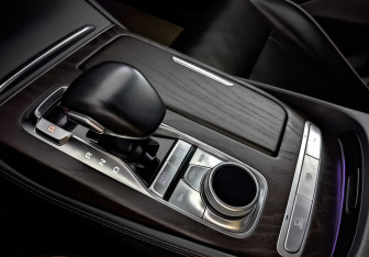 Подержанный автомобиль Kia K900 2019 года (21 фото)