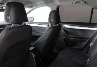 Подержанный автомобиль Skoda Octavia Liftback 2016 года (12 фото)