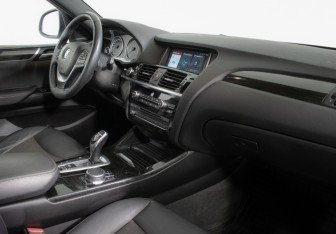 Подержанный автомобиль BMW X4 2017 года (9 фото)