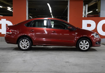 Подержанный автомобиль Volkswagen Polo Sedan 2013 года (4 фото)