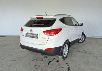 Подержанный автомобиль Hyundai ix35 2012 года (4 фото)