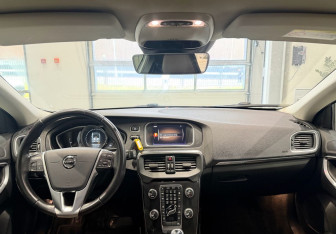Подержанный автомобиль Volvo V40 Cross Country 2019 года (12 фото)