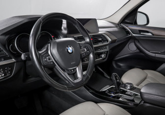 Подержанный автомобиль BMW X3 2018 года (14 фото)