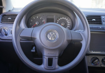 Подержанный автомобиль Volkswagen Polo Sedan 2012 года (14 фото)