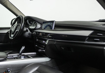 Подержанный автомобиль BMW X5 2017 года (14 фото)