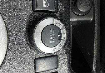 Подержанный автомобиль Nissan X-Trail 2011 года (17 фото)