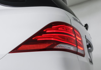 Подержанный автомобиль Mercedes-Benz GLE 2016 года (23 фото)