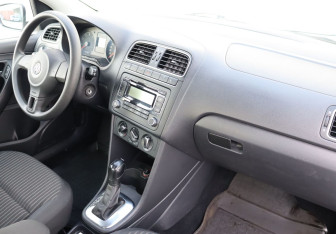 Подержанный автомобиль Volkswagen Polo Sedan 2012 года (10 фото)
