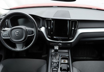 Подержанный автомобиль Volvo XC60 2020 года (13 фото)