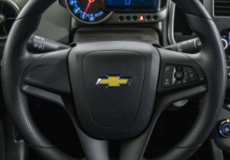 Подержанный автомобиль Chevrolet Aveo Hatchback 2013 года (13 фото)