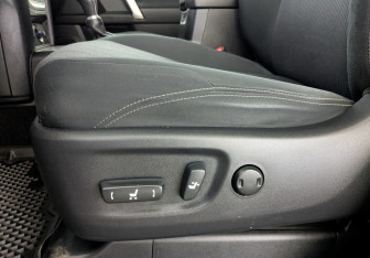 Подержанный автомобиль Toyota Land Cruiser Prado 2021 года (16 фото)