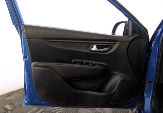 Подержанный автомобиль Kia Rio Hatchback 2019 года (19 фото)