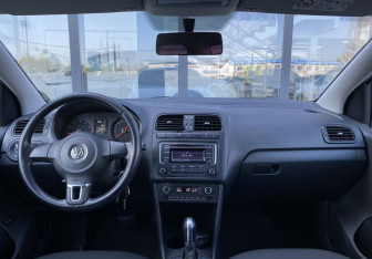 Подержанный автомобиль Volkswagen Polo Sedan 2014 года (10 фото)