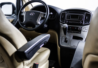 Подержанный автомобиль Hyundai H-1 2016 года (16 фото)