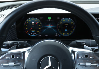 Подержанный автомобиль Mercedes-Benz EQC 2020 года (11 фото)